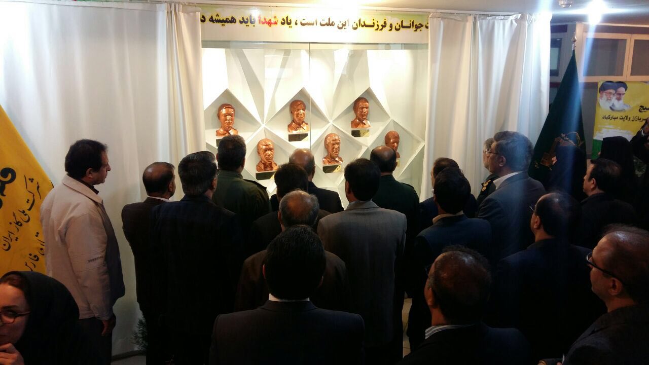رونمایی از تندیس شهدای شرکت گاز در شیراز