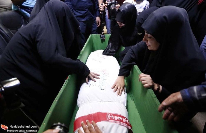 مراسیم الوداع مع الشهید حسین ادیبان بمقبرة شهداء طهران