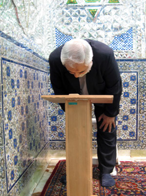 گزیده احکام رساله مصور جانبازان؛ احکام نماز(10) وظیفه کسی که نمی تواند به اندازه رکوع خم شود گزیده احکام رساله مصور جانبازان؛ احکام نماز(10) وظیفه کسی که نمی تواند به اندازه رکوع خم شود
