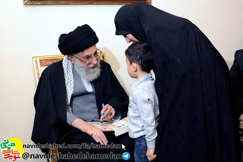 روایتی خواندنی از دیدار مقام معظم رهبری با خانواده شهید مصطفی احمدی روشن روایتی خواندنی از دیدار مقام معظم رهبری با خانواده شهید مصطفی احمدی روشن