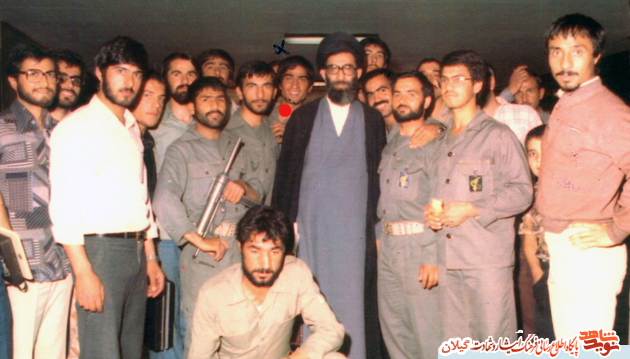 تصویری از شهيد اسماعيل ماهرويان گیلانی در کنار رهبر انقلاب تصویری از شهيد اسماعيل ماهرويان گیلانی در کنار رهبر انقلاب