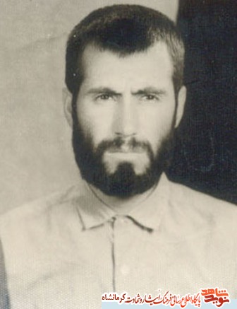 تا زنده اید مطیع امر امام خمینی باشید