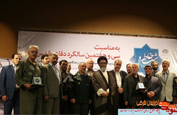 مراسم شب خاطره دفاع مقدس در تبریز برگزار شد مراسم شب خاطره دفاع مقدس در تبریز برگزار شد