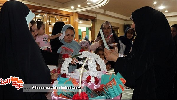 تجلیل از دختران شهدای مدافع حرم کرج + تصاویر تجلیل از دختران شهدای مدافع حرم کرج + تصاویر