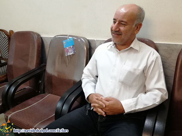 خبرنگاری که قلم را زمین گذاشت و اسلحه به دست گرفت خبرنگاری که قلم را زمین گذاشت و اسلحه به دست گرفت