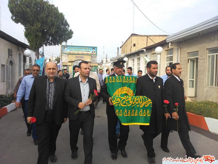 حضور كاروان «زير سايه خورشيد» در گلزار شهداى مازندران حضور كاروان «زير سايه خورشيد» در گلزار شهداى مازندران