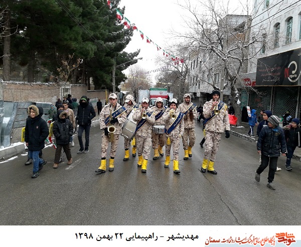 راهپیمایی یوم الله 22 بهمن در هوای برفی سمنان راهپیمایی یوم الله 22 بهمن در هوای برفی سمنان