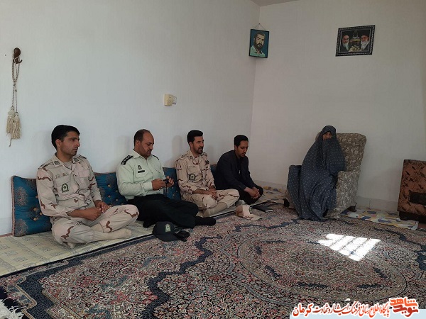 دیدار مسئولین با خانواده شهید «حسین جلال آبادی» دیدار مسئولین با خانواده شهید «حسین جلال آبادی»
