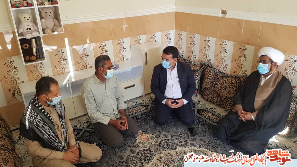 تجلیل جمعی از خانواده شهدا و ایثارگران در بشاگرد تجلیل جمعی از خانواده شهدا و ایثارگران در بشاگرد
