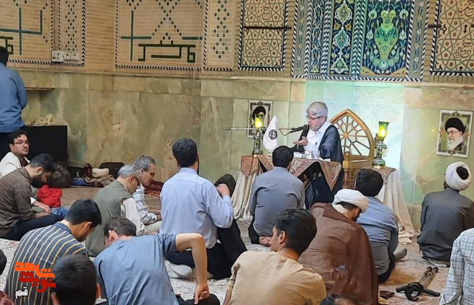 محفل مناجاتی «فیض سحر» در حال برگزاری می باشد