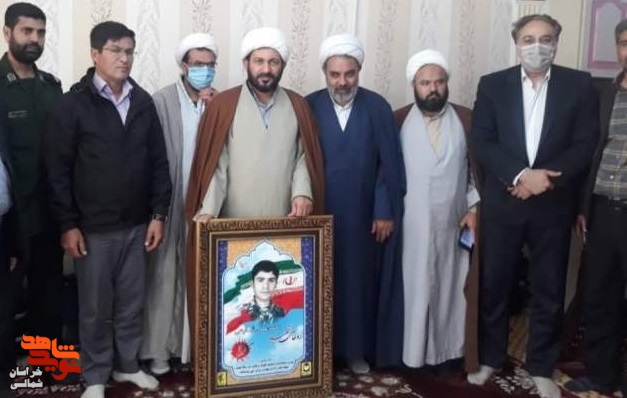 دیدار امام جمعه شهرستان فاروج با خانواده شهدا
