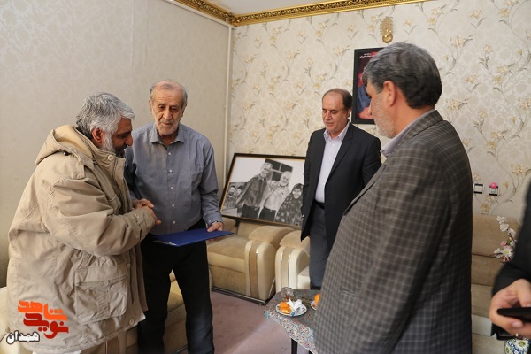 معاون فرهنگی و آموزشی بنیاد شهید با خانواده شهیدان «حاج بابایی» دیدار کرد