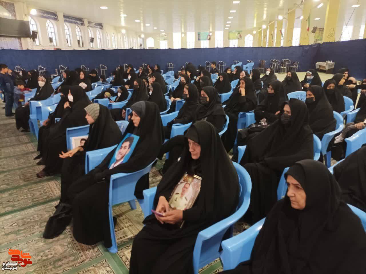 خانواده های معظم شهدا گنجینه های پر بهای این انقلاب هستند