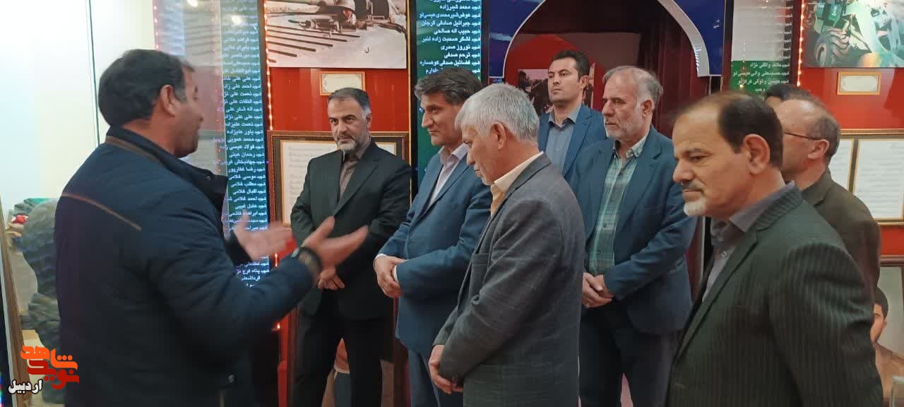 بازدید فرماندار اردبیل و هیئت همراه از موزه شهدای اردبیل