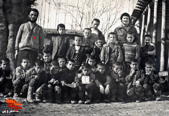 تصاویر ماندگار معلم شهید «رضا رجبی»