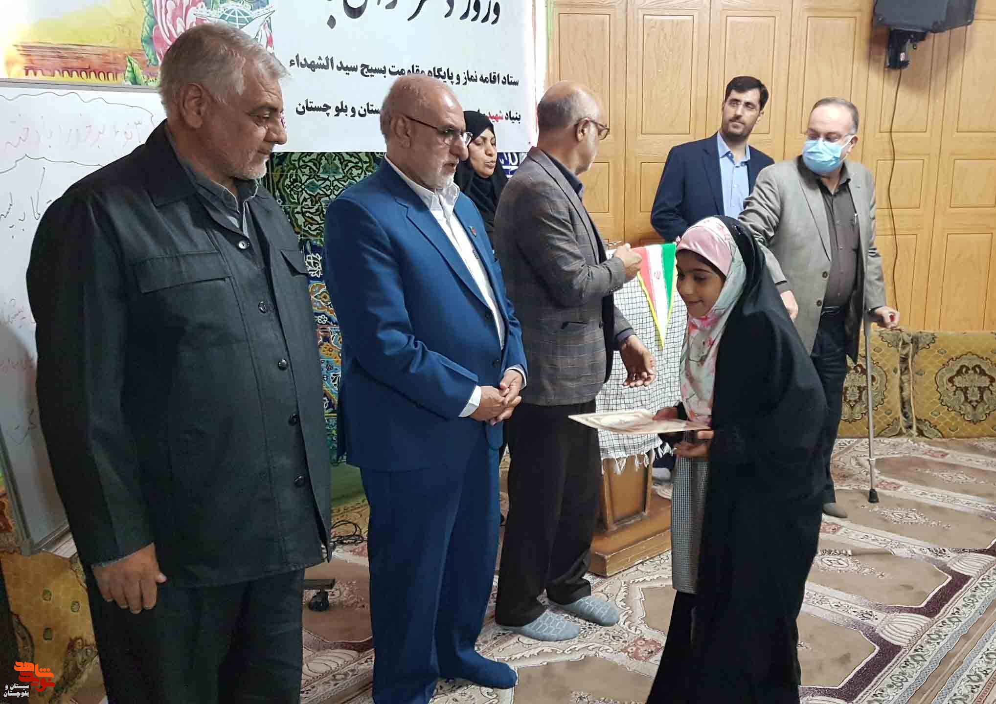 تجلیل از فرزندان دختر، کارمندان بنیاد شهید و امور ایثارگران
