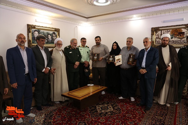 تا پای جان در مسیر انقلاب ایستاده ایم