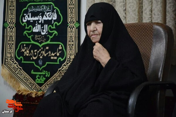 گزارش تصویری/دیدار استاندار لرستان با مادر شهیدان «اصغر و رسول زیودار»