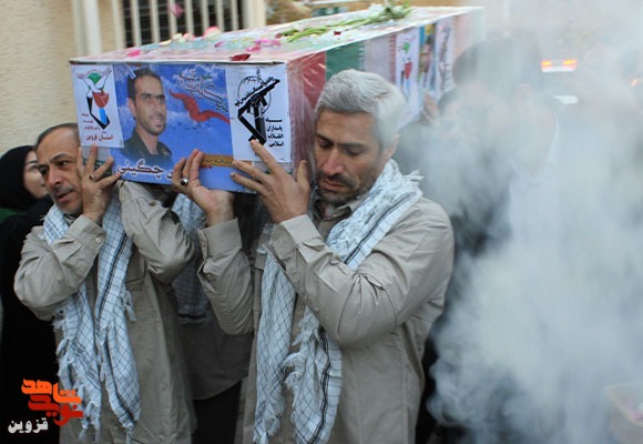 گزارش تصویری وداع کارکنان بنیاد قزوین با پیکر مطهر شهید چگینی