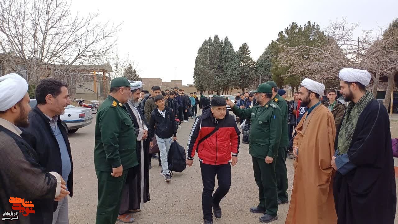 کاروان راهیان نور از میاندوآب عازم سرزمین‌های نور شد