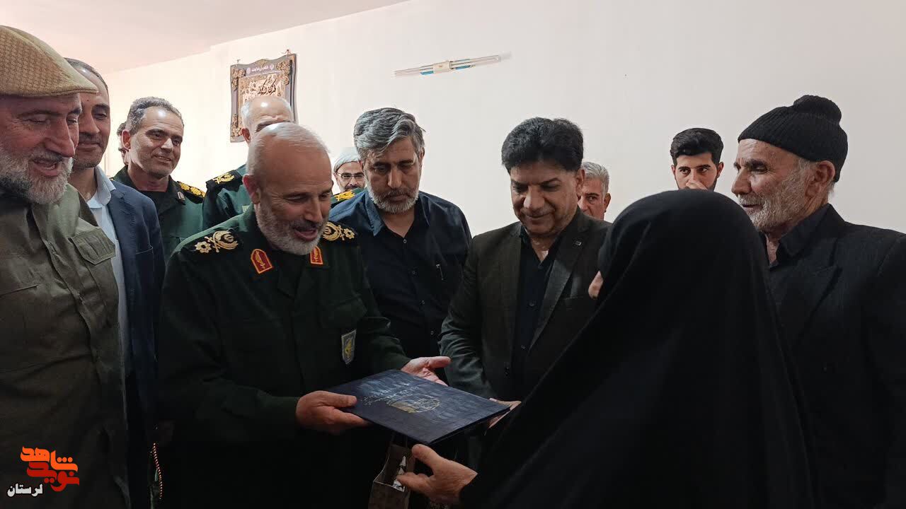 دیدار جانشین فرمانده سپاه قدس با خانواده شهید مدافع حرم «قدرت اله عبدیان»