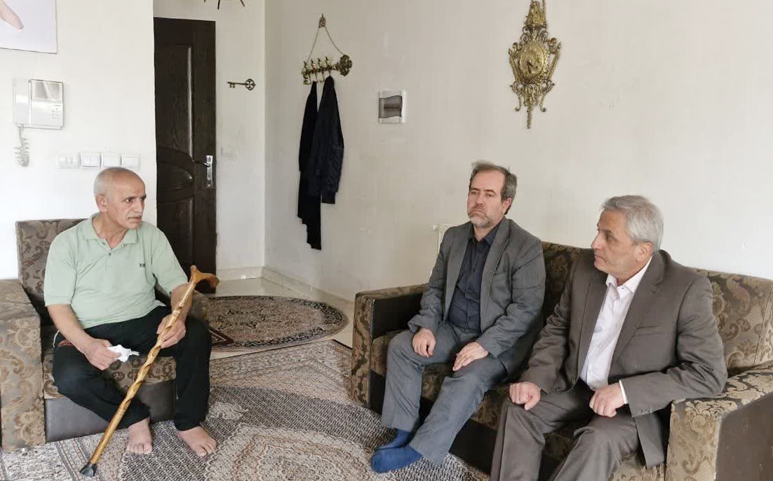 سرپرست بنیاد شهید آذربایجان شرقی با ۴ خانواده شهید و جانباز دیدار کرد
