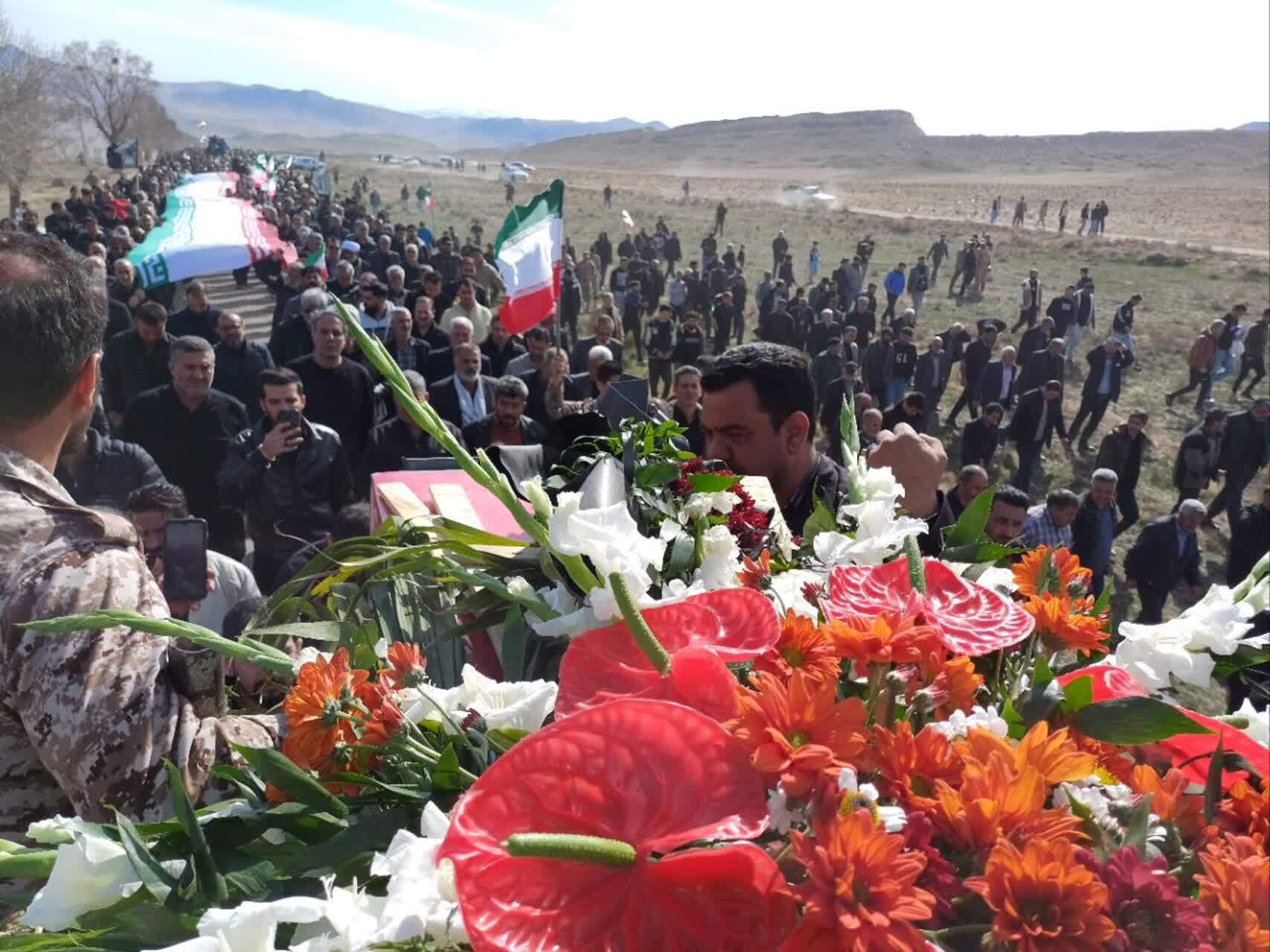 پیکر شهید «امیرمحمد برینی»، به خاک سپرده شد پیکر شهید «امیرمحمد برینی»، به خاک سپرده شد