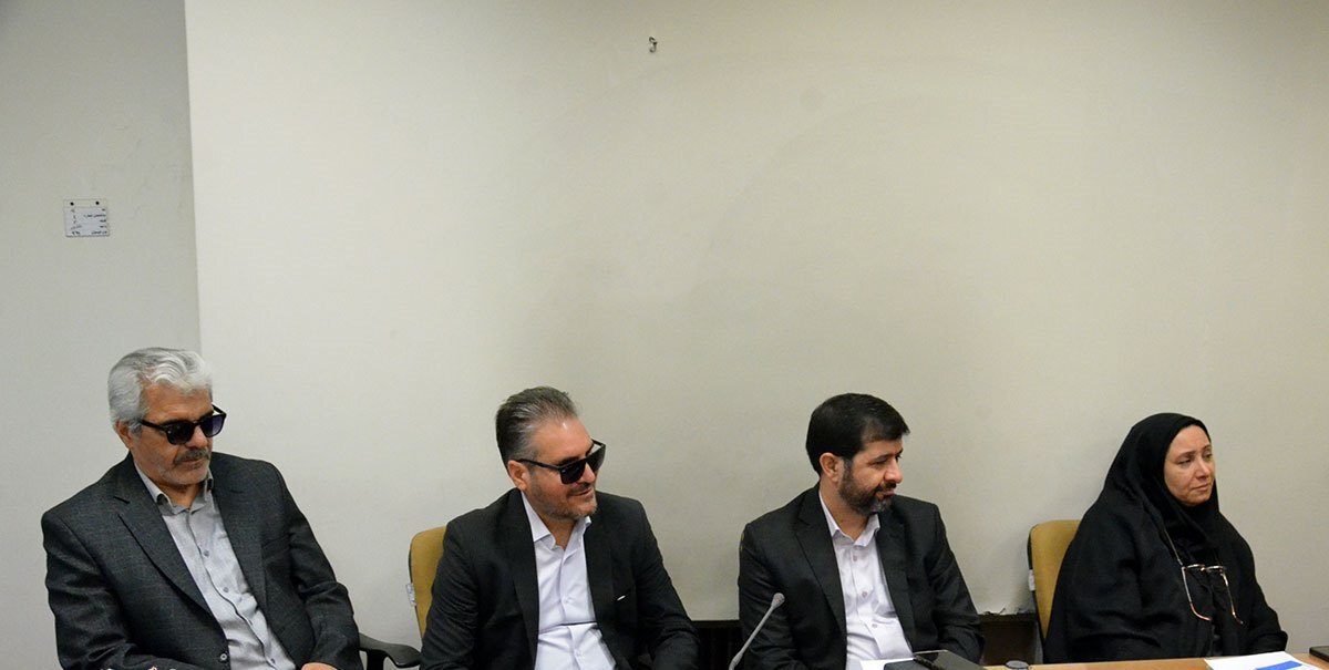 نشست و هم اندیشی مدیرکل بنیاد شهید تهران با جانبازان بصیر خانه نور