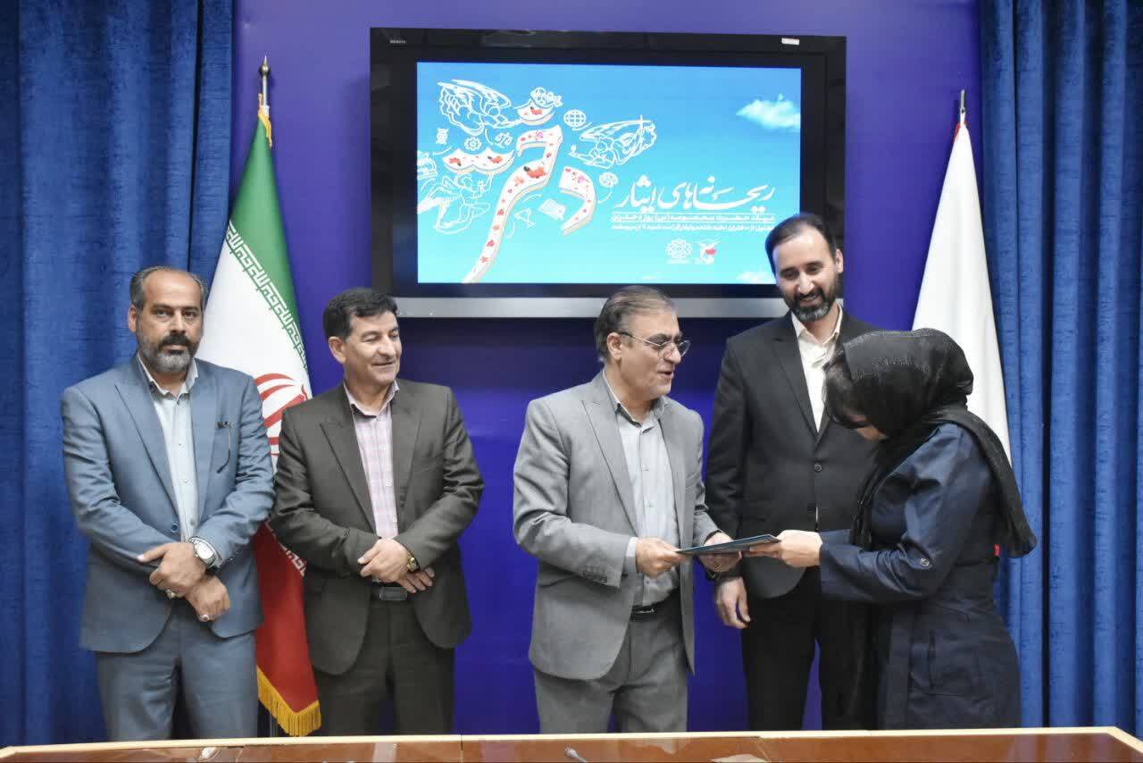 مراسم تقدیر از دختران نخبه شاهد و ایثارگر انجام شد