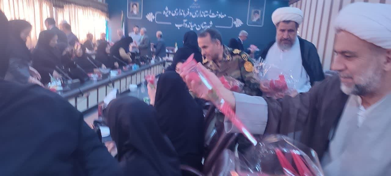 تکریم فرزندان شاهد معلم