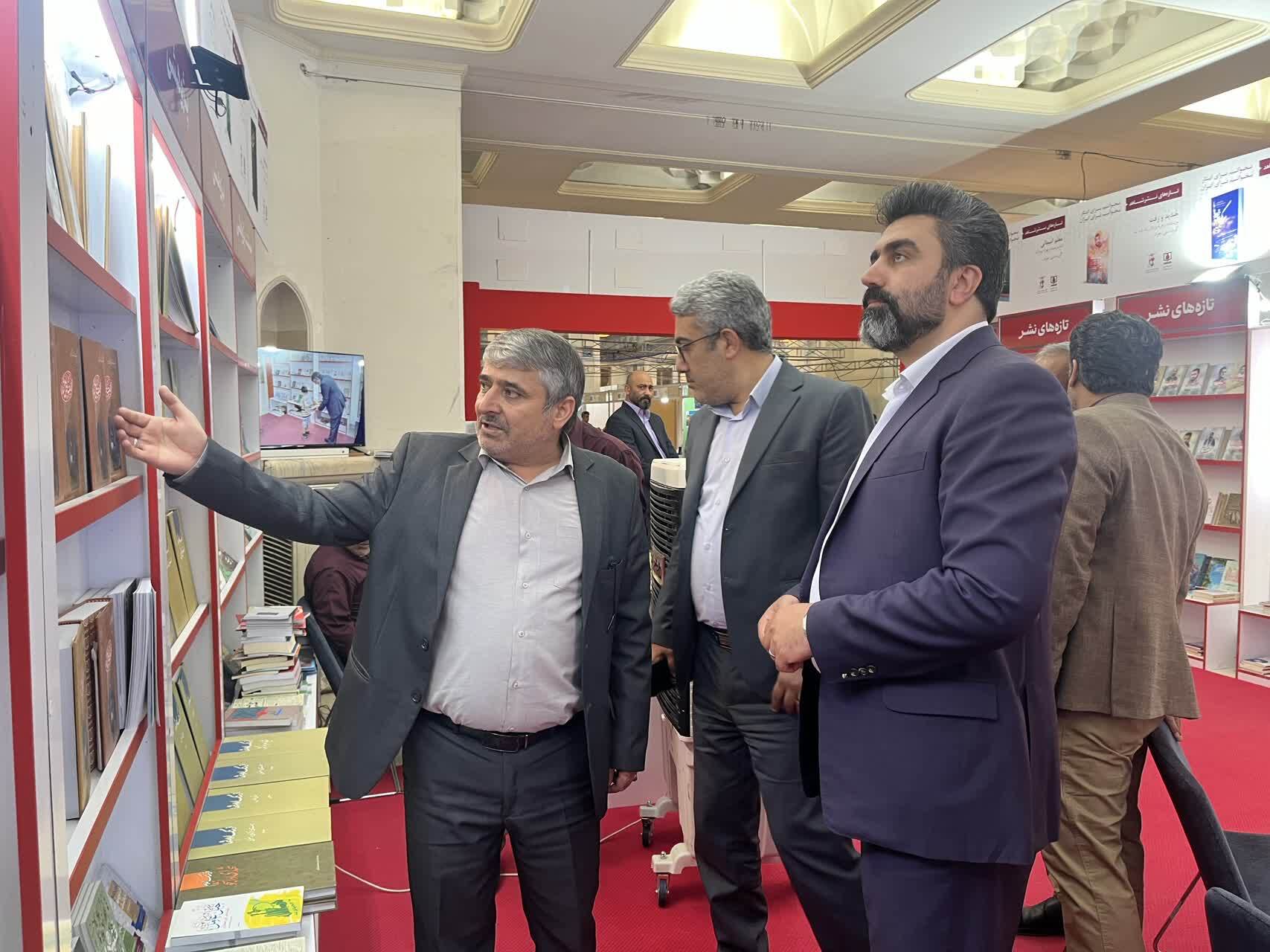 نشر شاهد در خط مقدم فرهنگی ایستاده است
