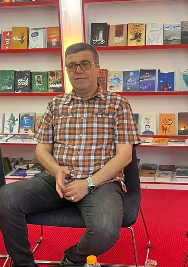 نشر شاهد باید داستان‌های شهدا را برای نسل امروز جذاب کند/ یک رمان نوجوان درباره‌ حاج قاسم سلیمانی می نویسم