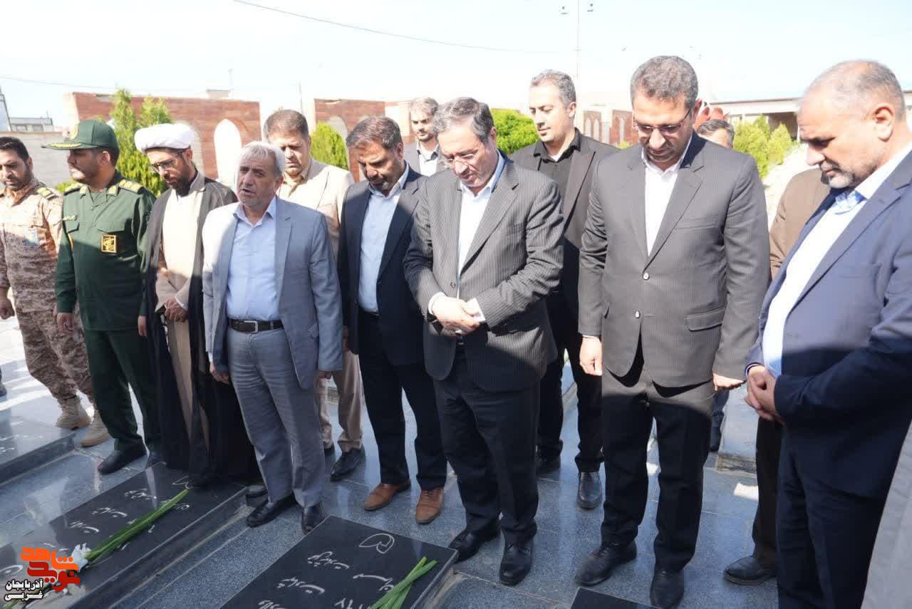 ادای احترام استاندار آذربایجان‌غربی به مقام شامخ شهدای چالدران
