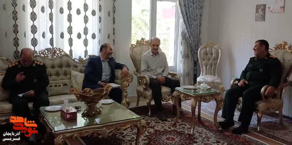 دیدار و تجلیل از خانواده معظم شاهد و ایثارگر سادات به مناسبت دهه امامت و ولایت