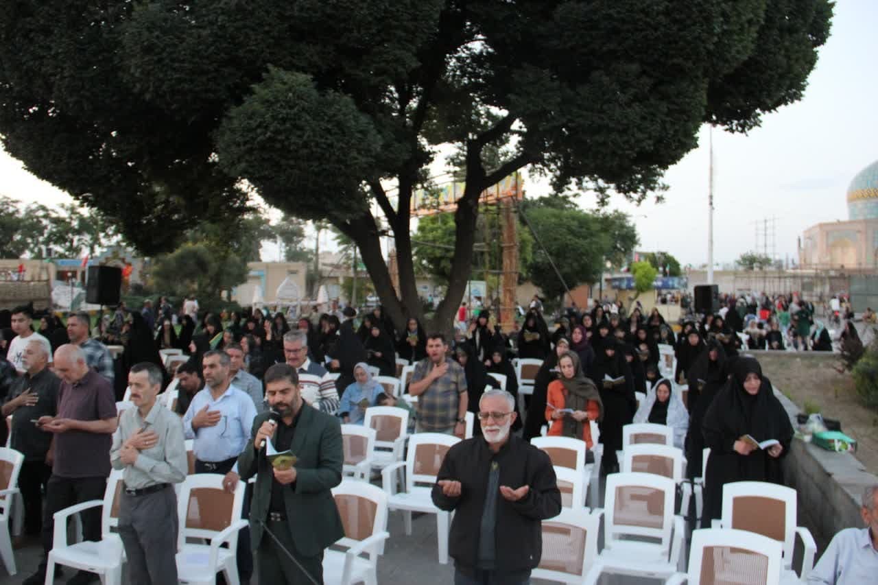 مراسم استغاثه به امام زمان (عج) در گلزار مطهر شهدای قزوین برگزار شد