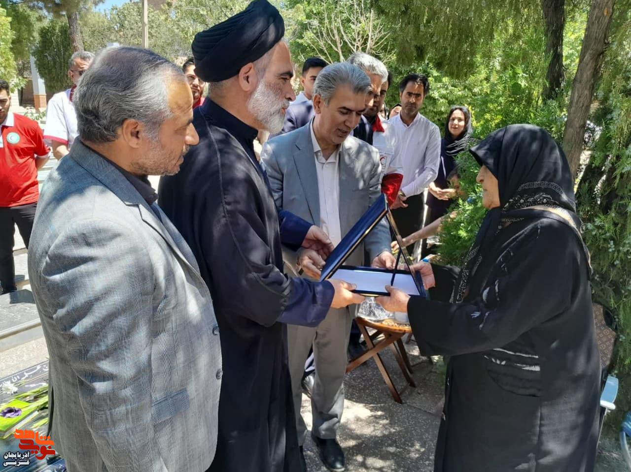 تجلیل از خانواده شهید والامقام حسن قالی‌زاده در سالگرد شهادت ایشان