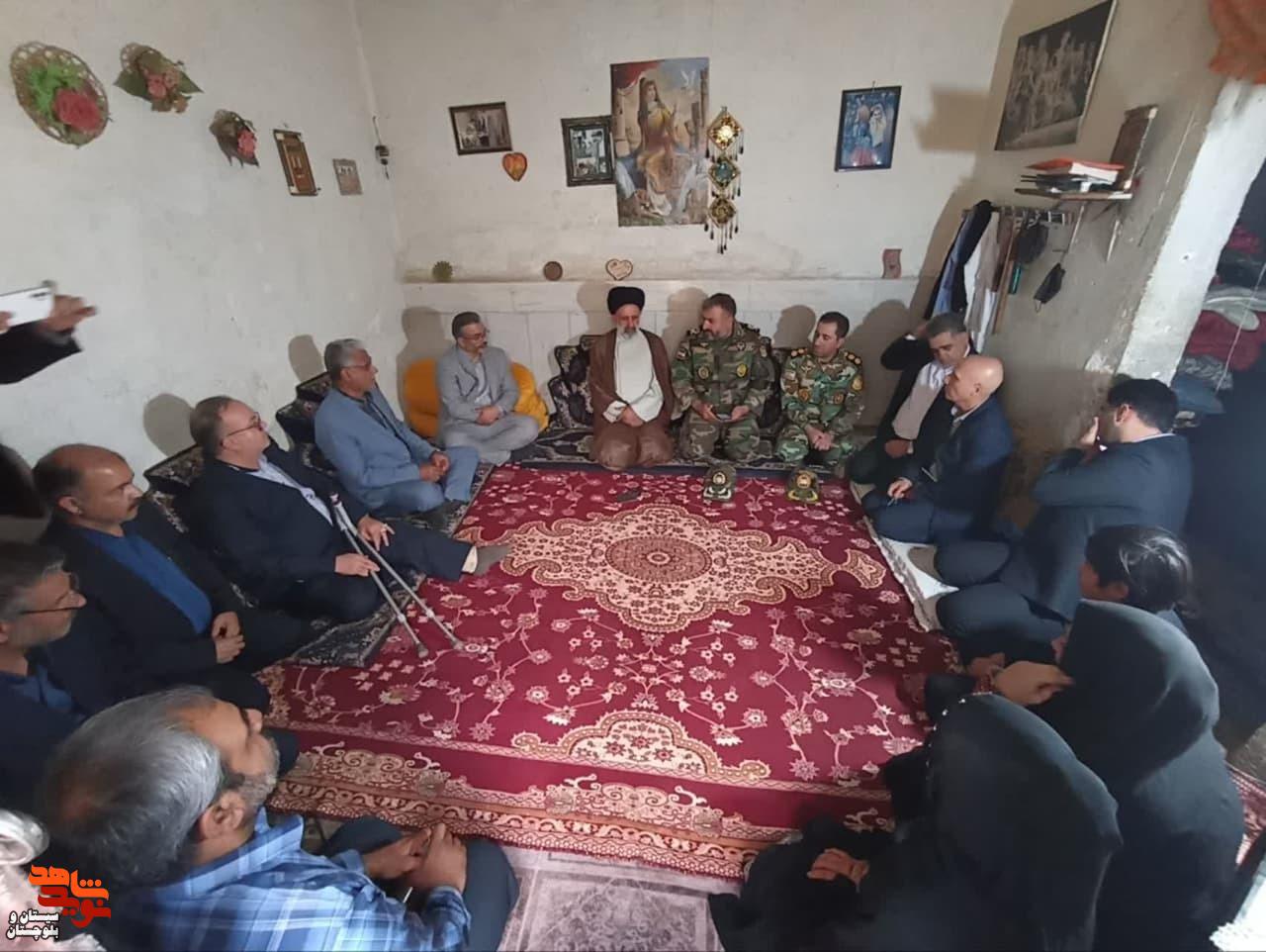 نماینده ولی‌ فقیه در بنیاد شهید و امور ایثارگران کشور با خانواده‌های معظم شهدا و ایثارگران در زاهدان دیدار کرد