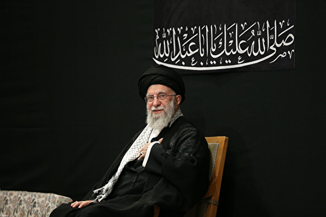 عزاداری شب عاشورا با حضور رهبر معظم انقلاب برگزار شد/ «ای ایران» بخوان...