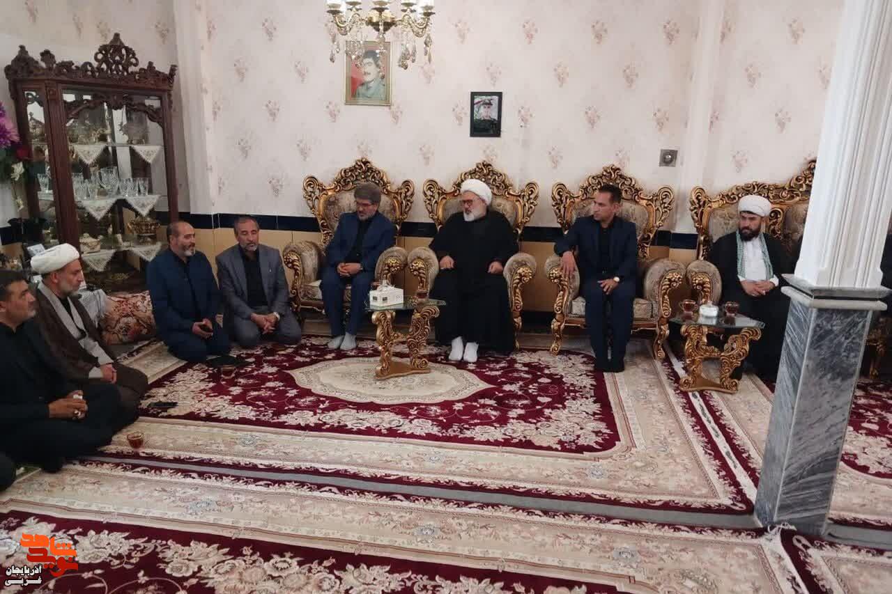 دیدار و دلجویی جمعی از مسئولان استانی و شهرستان میاندوآب از خانواده شهید والا مقام