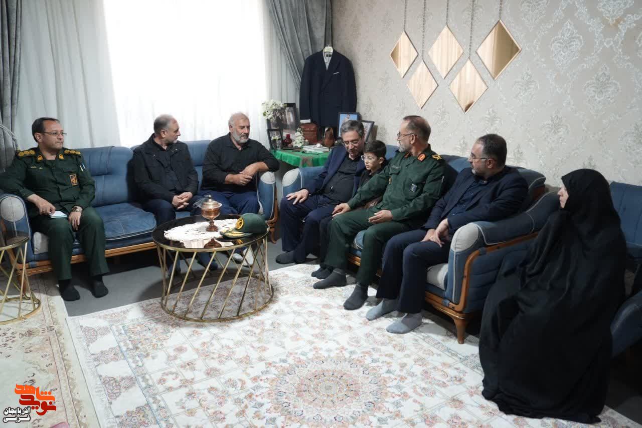 تکریم خانواده شهدای اقتدار ایران در ارومیه با حضور استاندار آذربایجان غربی و مدیرکل بنیاد شهید و امورایثارگران استان