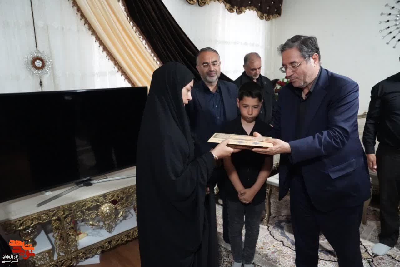 تکریم خانواده شهدای اقتدار ایران در ارومیه با حضور استاندار آذربایجان غربی و مدیرکل بنیاد شهید و امورایثارگران استان