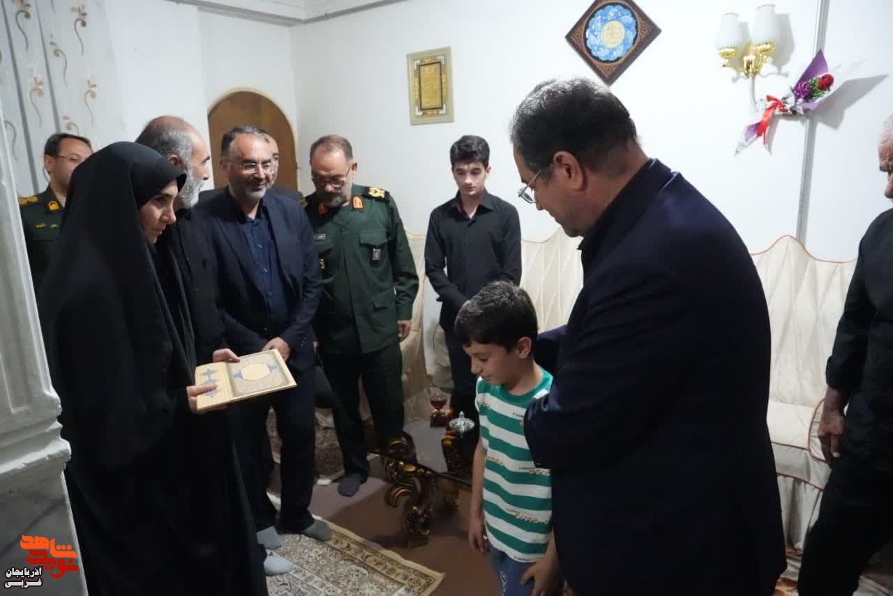 تکریم خانواده شهدای اقتدار ایران در ارومیه با حضور استاندار آذربایجان غربی و مدیرکل بنیاد شهید و امورایثارگران استان