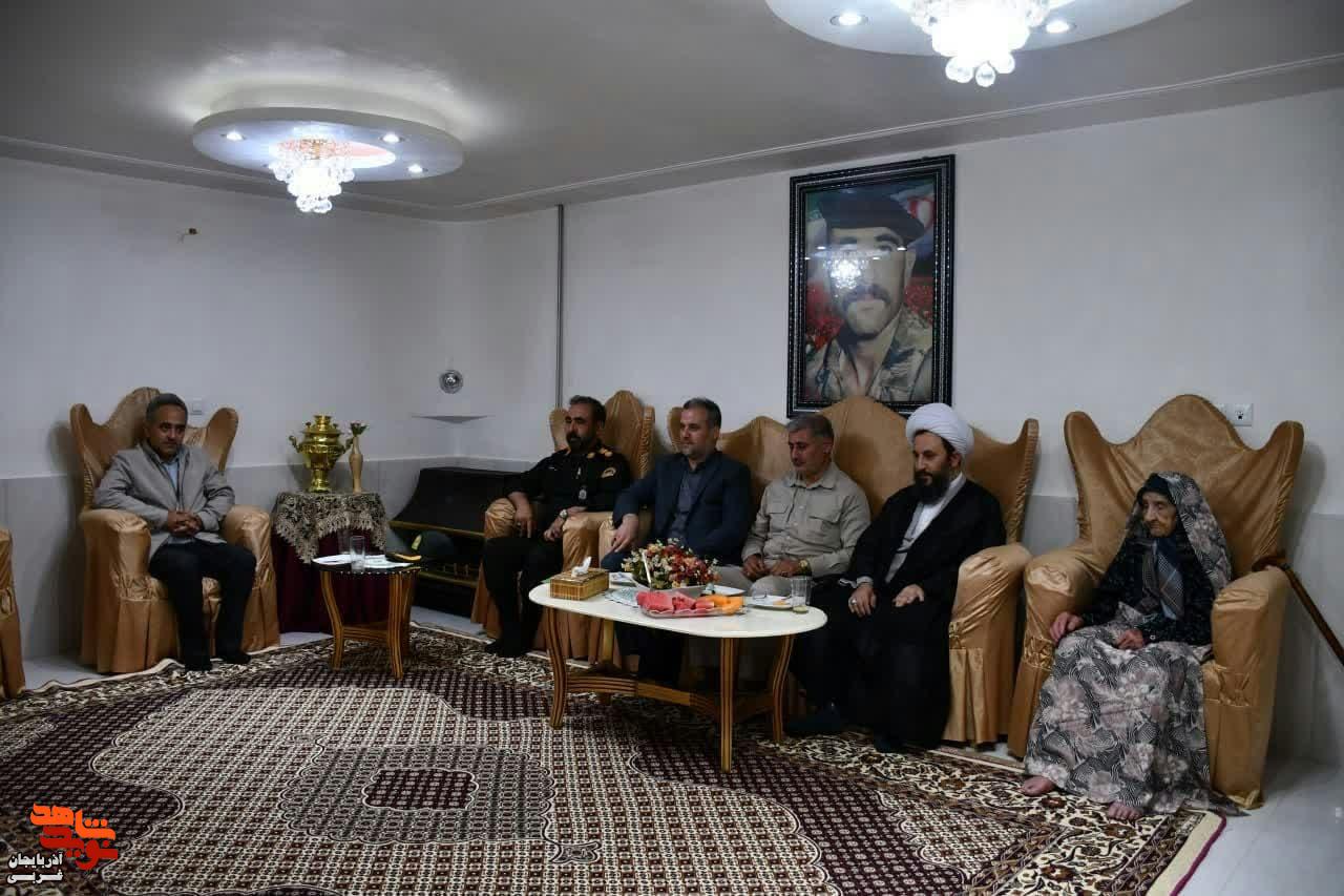 دیدار و تجلیل مسئولین شهرستان خوی با خانواده معظم شهید حیدرعلی محمودزاده