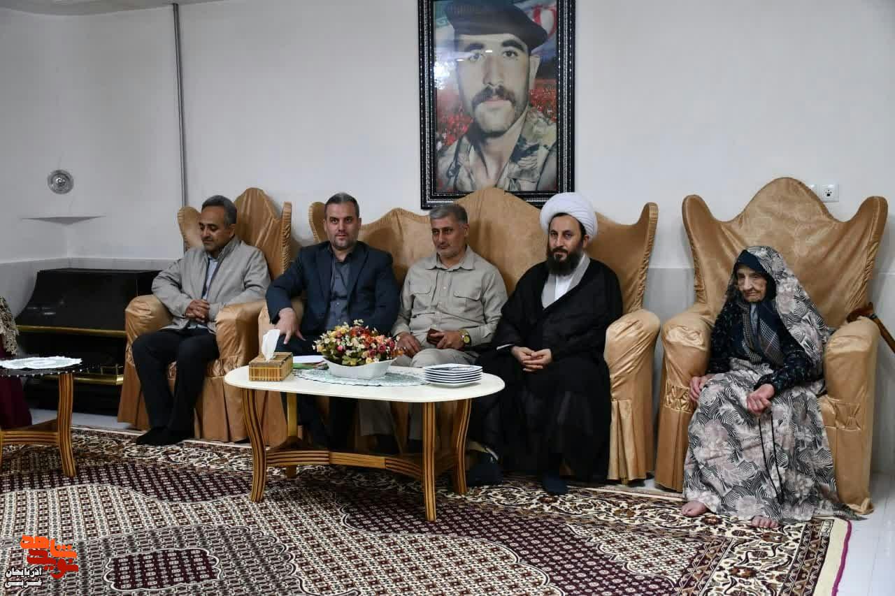 دیدار و تجلیل مسئولین شهرستان خوی با خانواده معظم شهید حیدرعلی محمودزاده