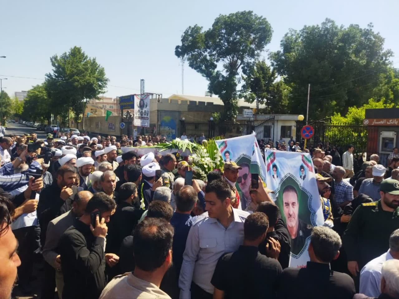 برگزاری آیین تشییع و خاکسپاری پیکر شهید مدافع وطن در شاهین دژ