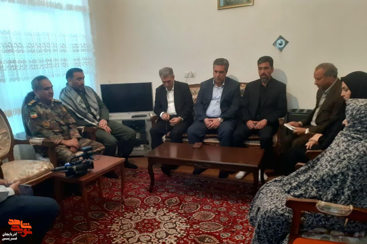 دیدار و تجلیل مسئولین شهرستان سلماس با حسین جبارزاده آزاده و جانباز معزز ۲۵ درصد و خانواده معظم شهید سعید اشرف پور