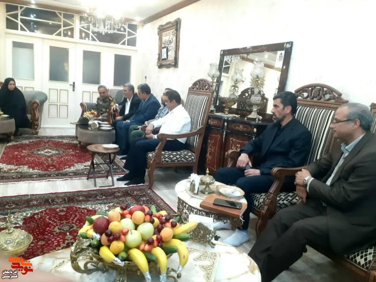 دیدار و تجلیل مسئولین شهرستان سلماس با حسین جبارزاده آزاده و جانباز معزز ۲۵ درصد و خانواده معظم شهید سعید اشرف پور