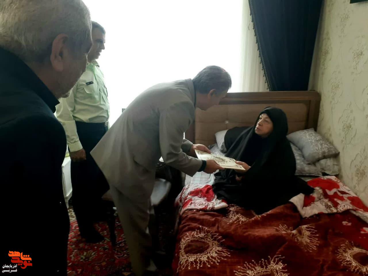 دیدار و دلجویی جمعی از مسئولان شهرستان میاندوآب از خانواده شهید والا مقام