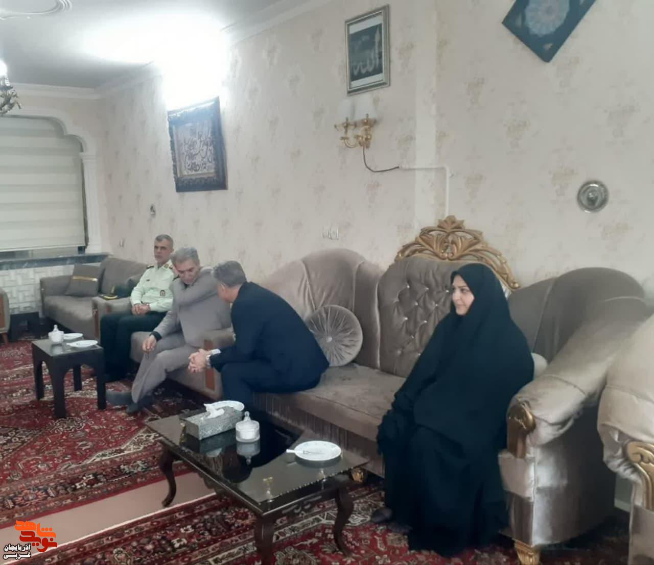 دیدار و دلجویی جمعی از مسئولان شهرستان میاندوآب از خانواده شهید والا مقام