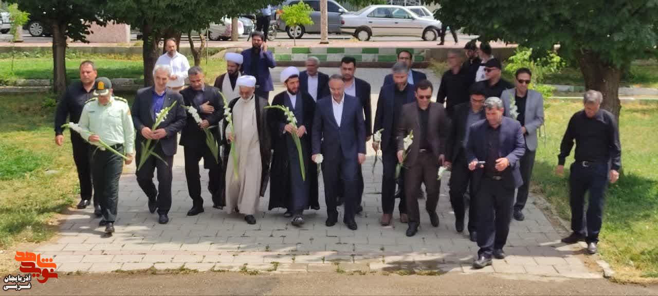 ادای احترام مسئولین استانی و شهرستان تکاب به مقام شامخ شهدای شهرستان تکاب